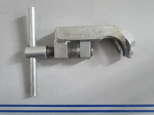 NEW OEM 9995022 Volvo Penta Press Tool 0820