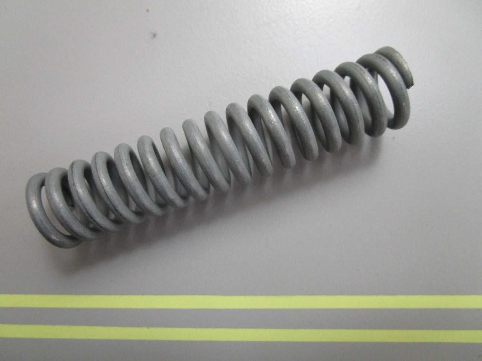 *NEW OEM* 0810 Volvo Penta Spring 463389