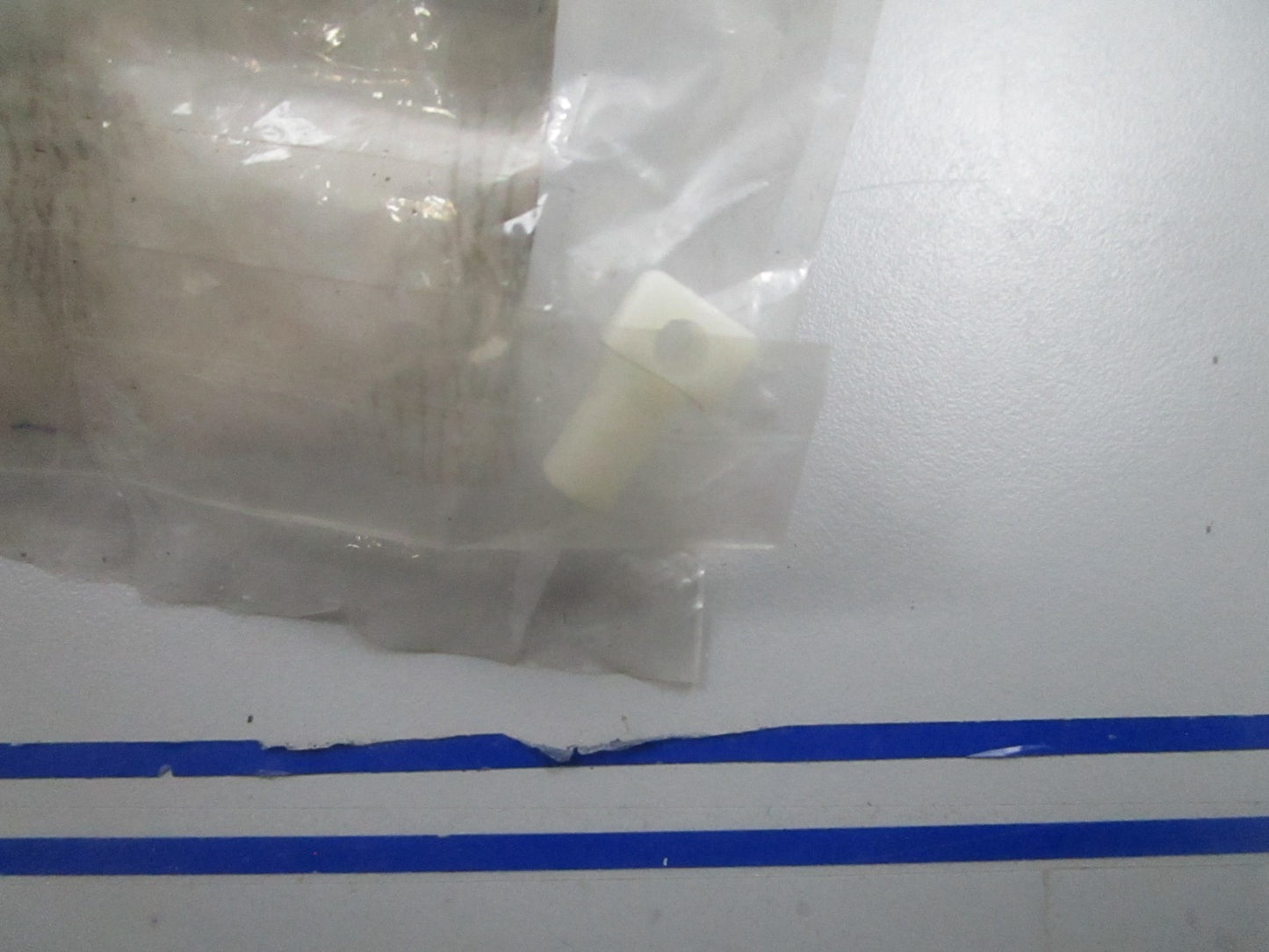 *NEW OEM* 0810 OMC Johnson Evinrude FF Pivot Pin 320786 0320786