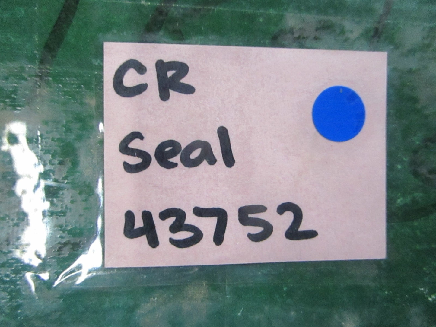 NEW 43752 CR Industries Seal 0810