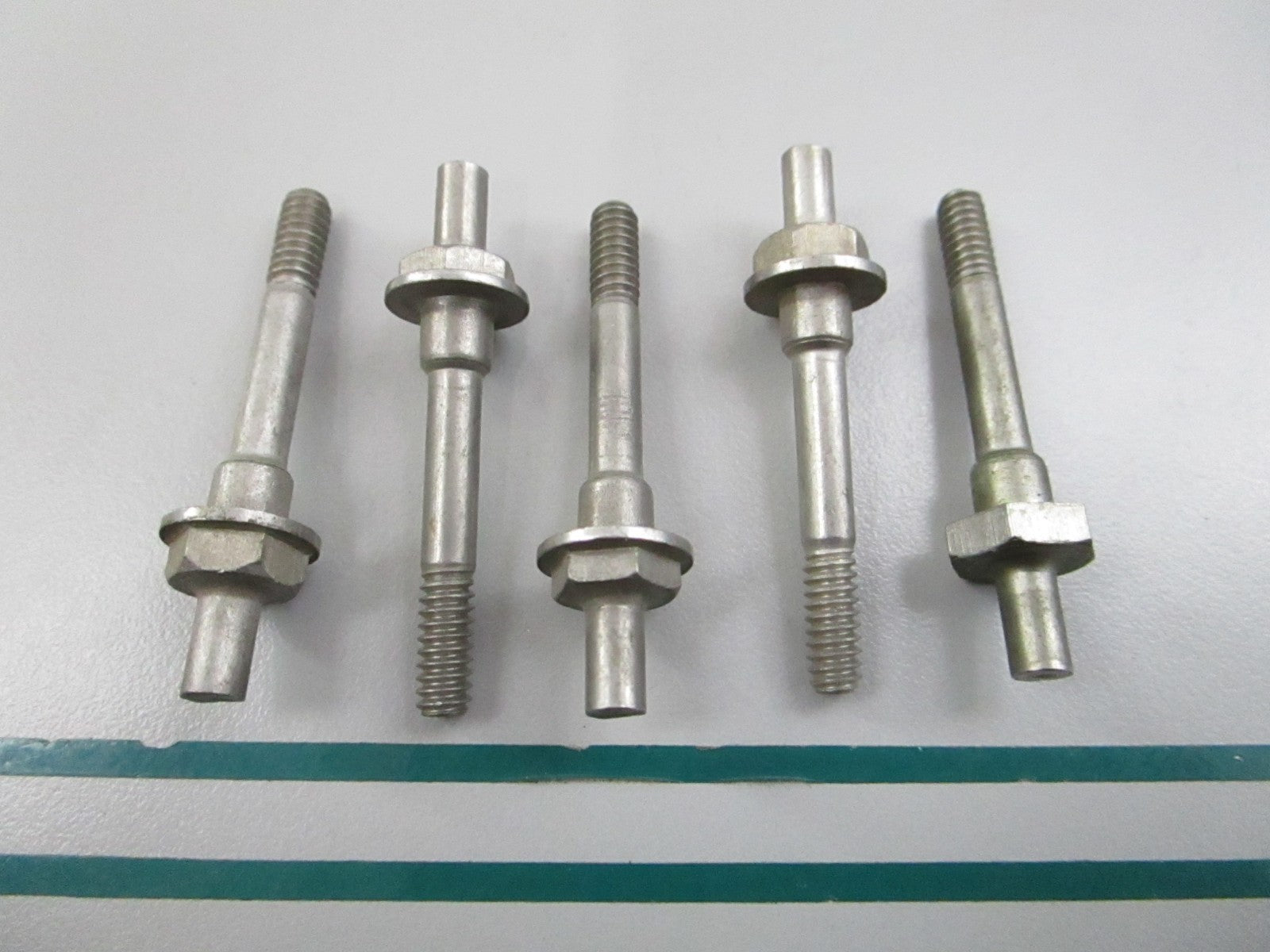 NEW OEM (LOT OF 5) 310052 0310052 OMC Johnson Evinrude Screw 0810