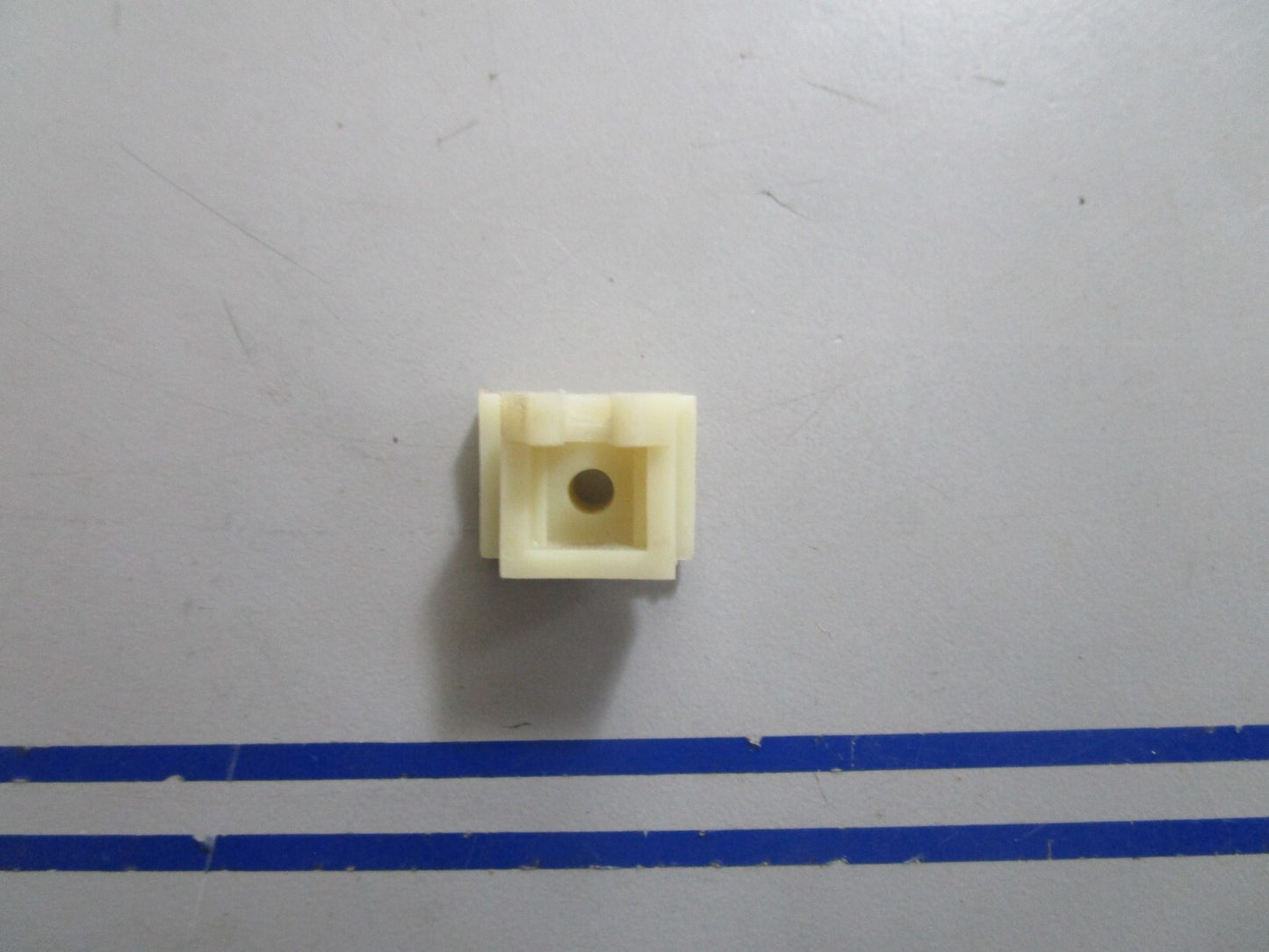 *NEW OEM* 0720 Mercury Quicksilver Insulator 3981