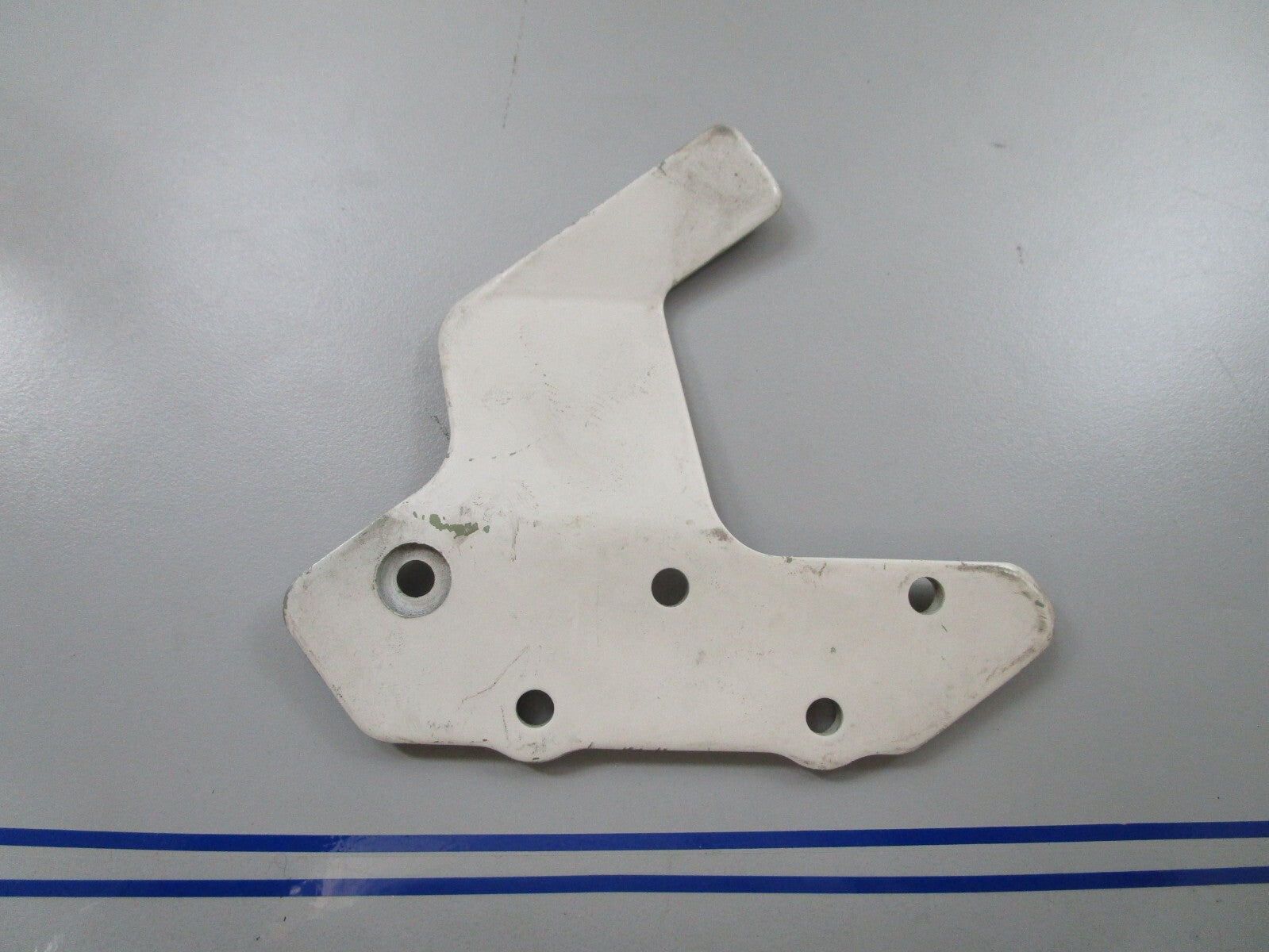 *NEW OEM* 0770 OMC Johnson Evinrude Bracket 908336 0908336