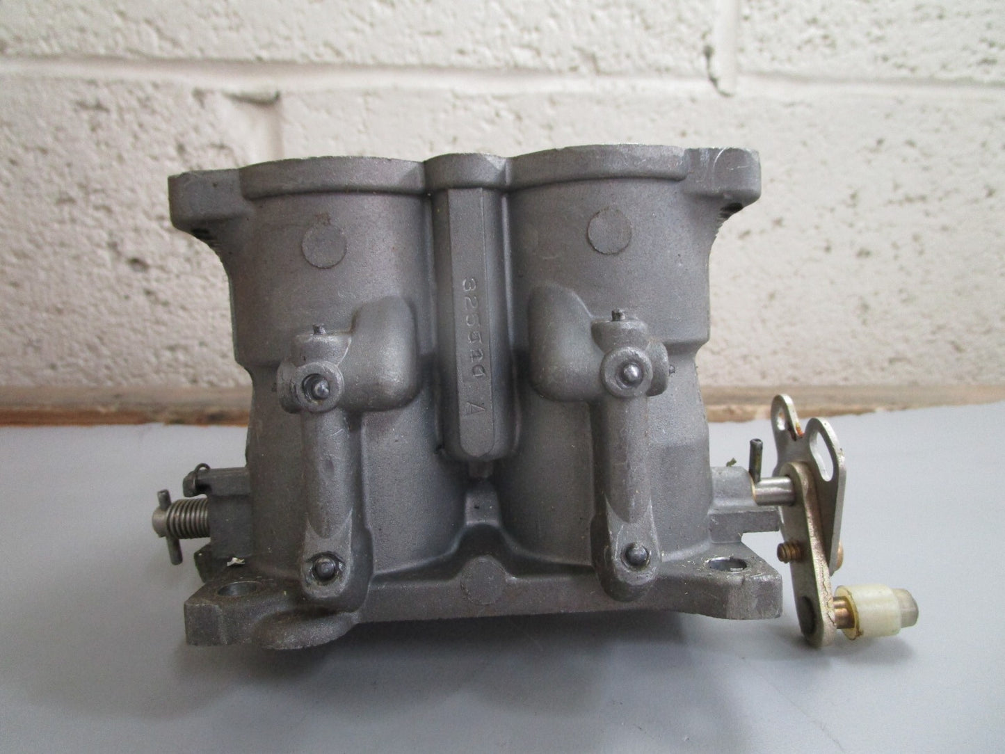 *NEW OEM* 0820 OMC Johnson Evinrude 80' 81' 150 200HP Center Carburetor 390402