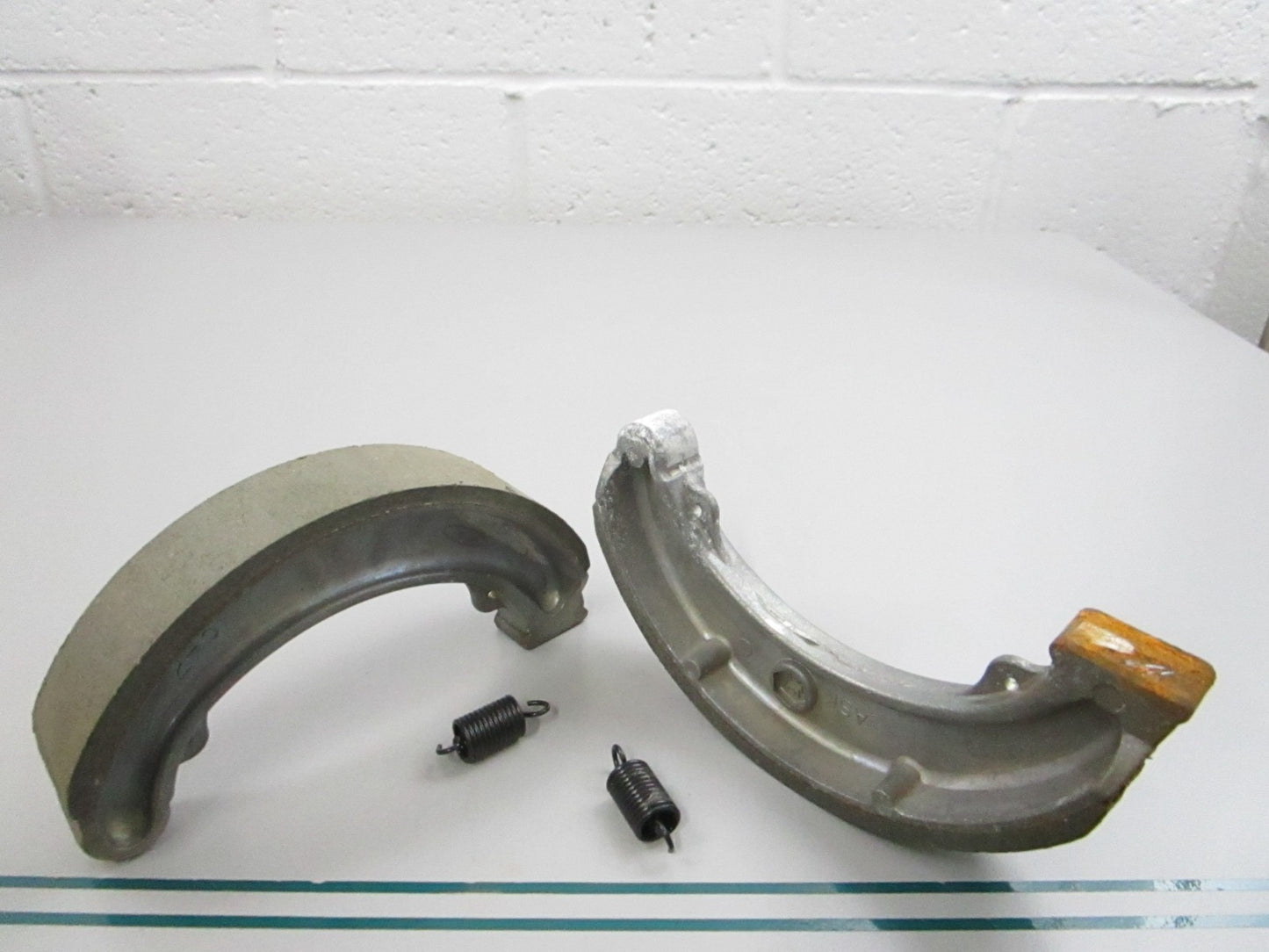NEW OEM 06430-HC4-901 Honda Brake Shoe Set 0810