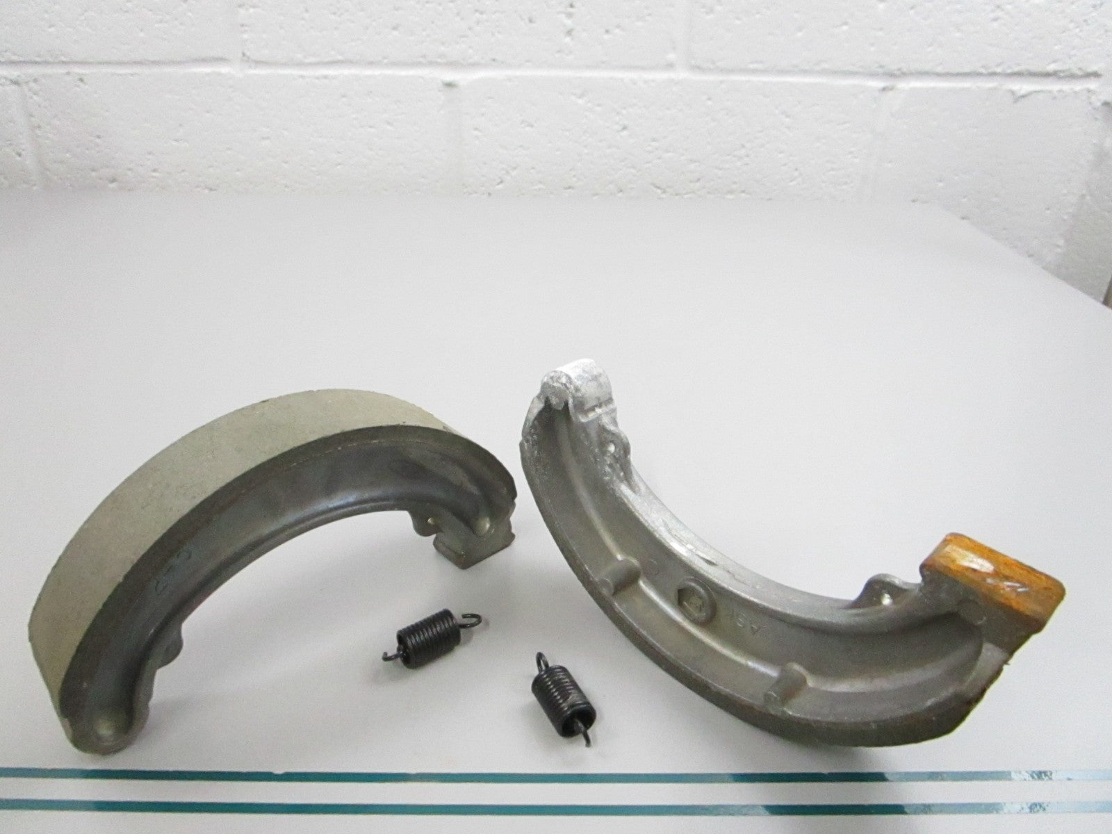 NEW OEM 06430-HC4-901 Honda Brake Shoe Set 0810