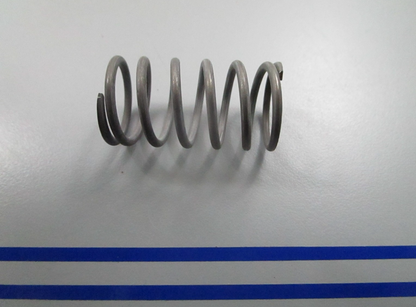 *NEW OEM* 0810 OMC Johnson Evinrude Spring 301656 0301656