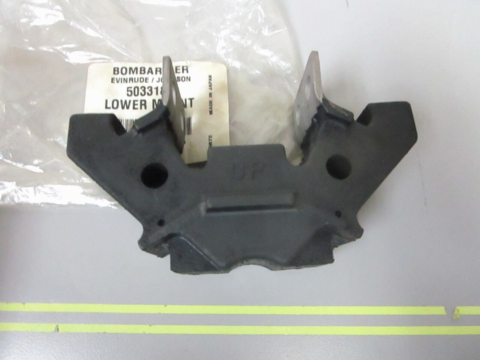 *NEW OEM* 0720 OMC Johnson Evinrude Lower Mount 5033182