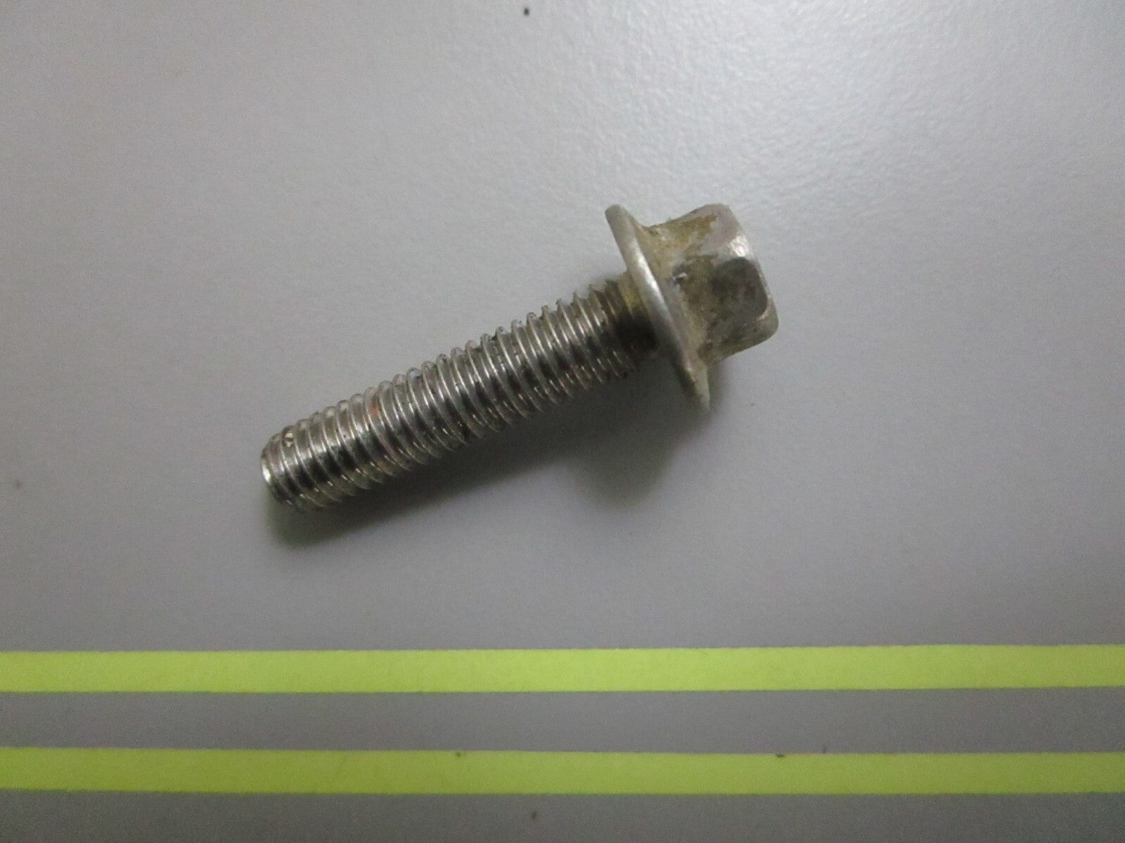 *NEW OEM* 0810 OMC Johnson Evinrude Trim Tab Screw 353589 0353589