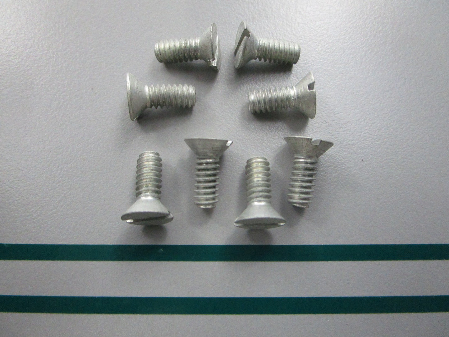 NEW OEM (LOT OF 8) 302104 0302104 OMC Johnson Evinrude Screw 0810