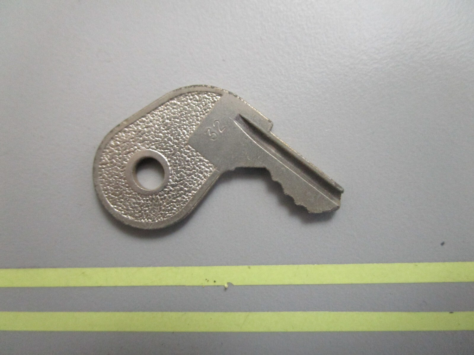 *NEW OEM* 0810 OMC Johnson Evinrude Ignition Key 73-32 501796 0501796