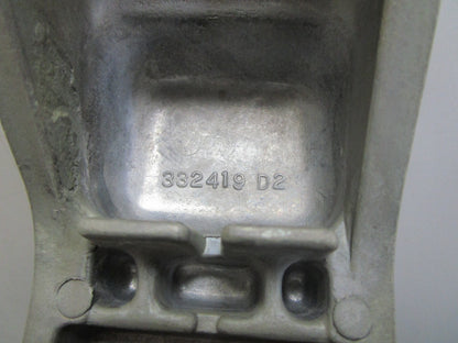 *NEW OEM* 0820 OMC Johnson Evinrude Lower Mount Bracket 332419 0332419