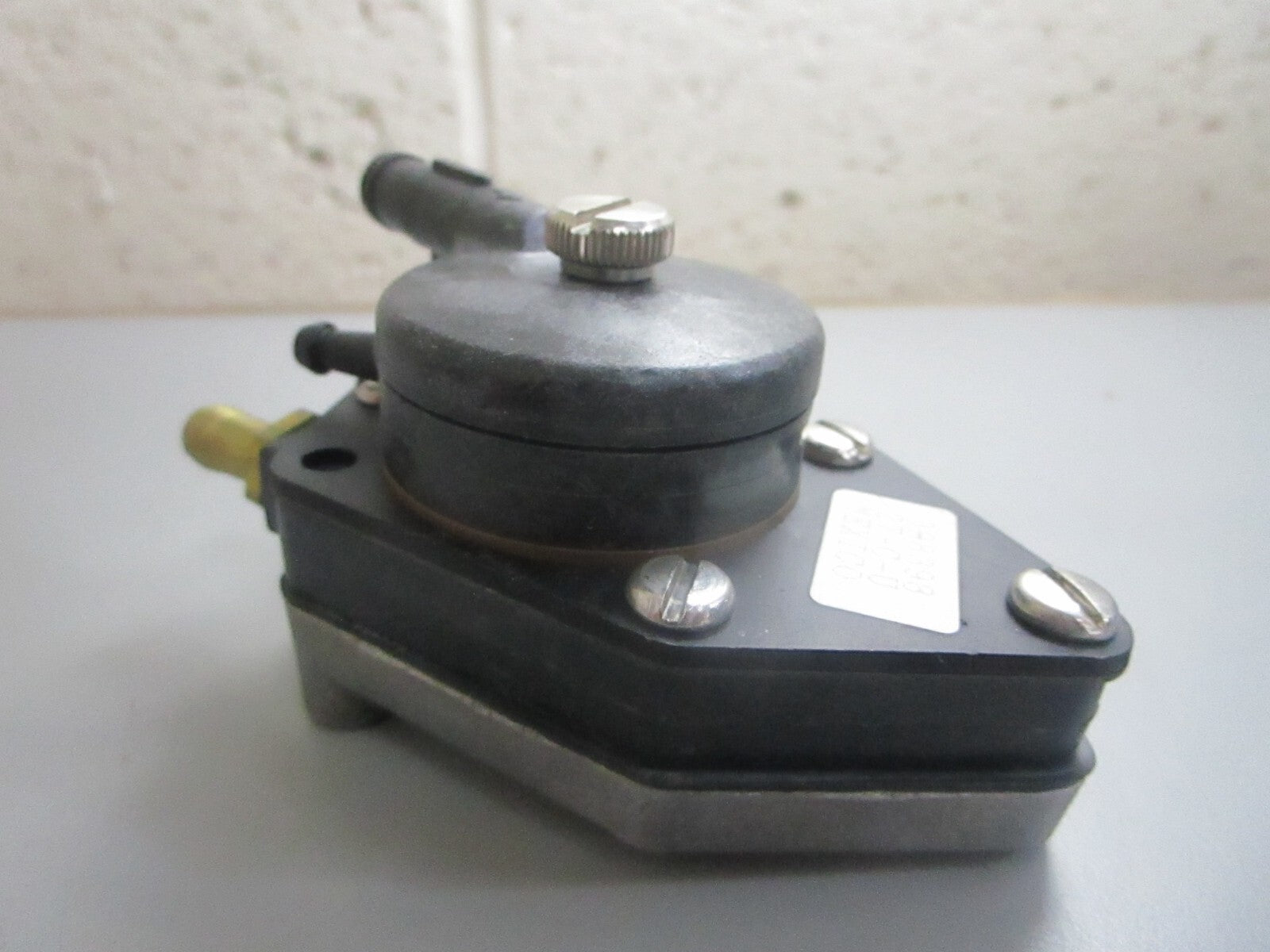 *NEW OEM* 0810 OMC Johnson Evinrude Vintage Fuel Pump Ay 398398 438554