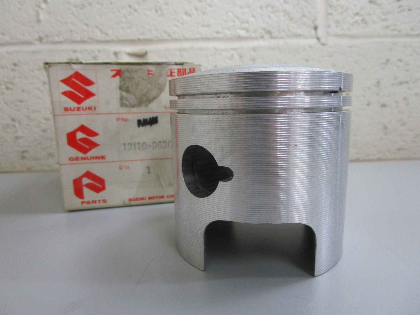 *NEW OEM* 0820 Suzuki Piston 12110-96303