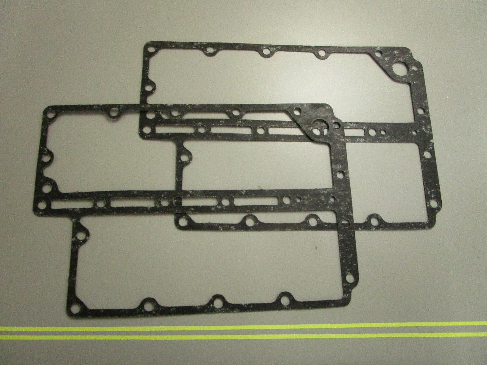 *NEW OEM* (LOT OF 2) 0810 OMC Johnson Evinrude Gasket 305176 0305176