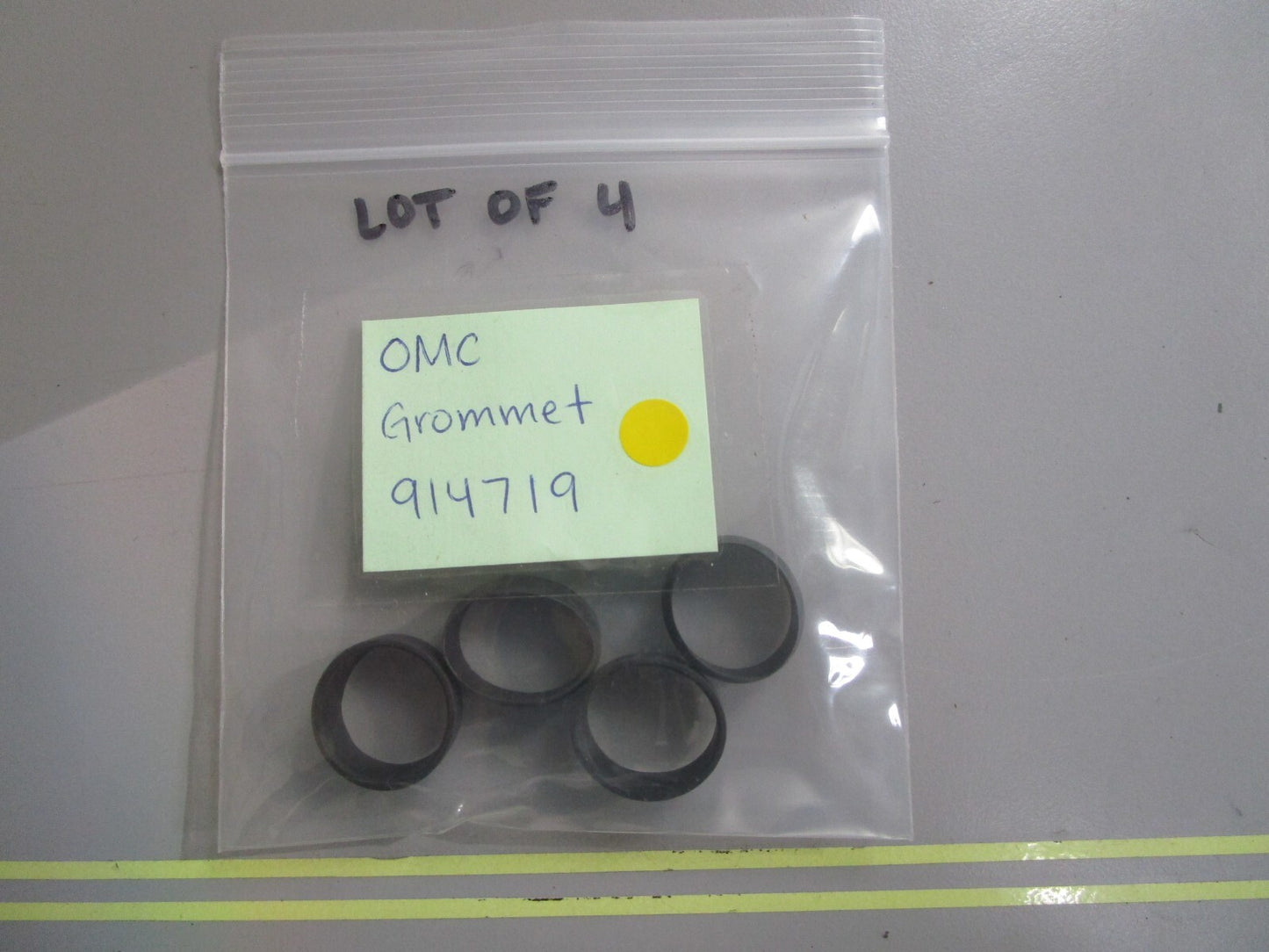 *NEW OEM* (LOT OF 4) 0810 OMC Johnson Evinrude Grommet 914719 0914719