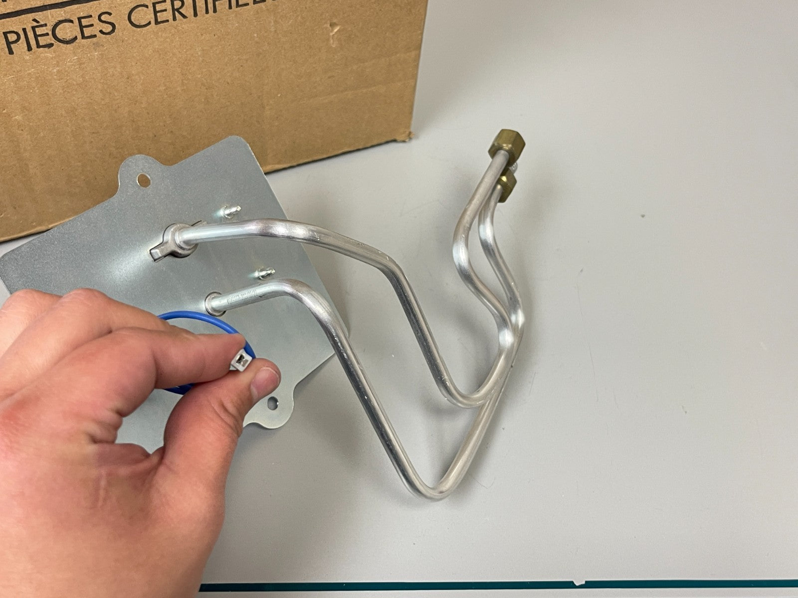 Whirlpool NEW OEM Surface Burner Orifice Holder W11337062 Gas Range Stove 0720