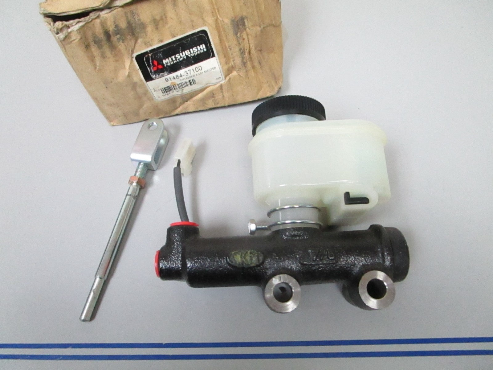 *NEW OEM* 0720 Mitsubishi Caterpillar Forklift Master Cylinder 91484-37100