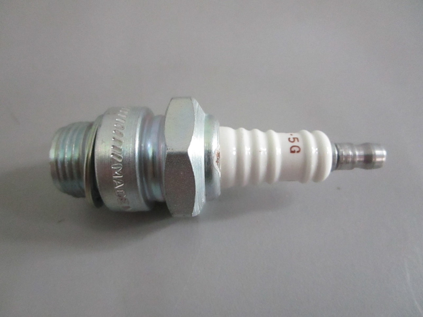 NEW OEM (LOT OF 7) K5G Champion Spark Plug 0820