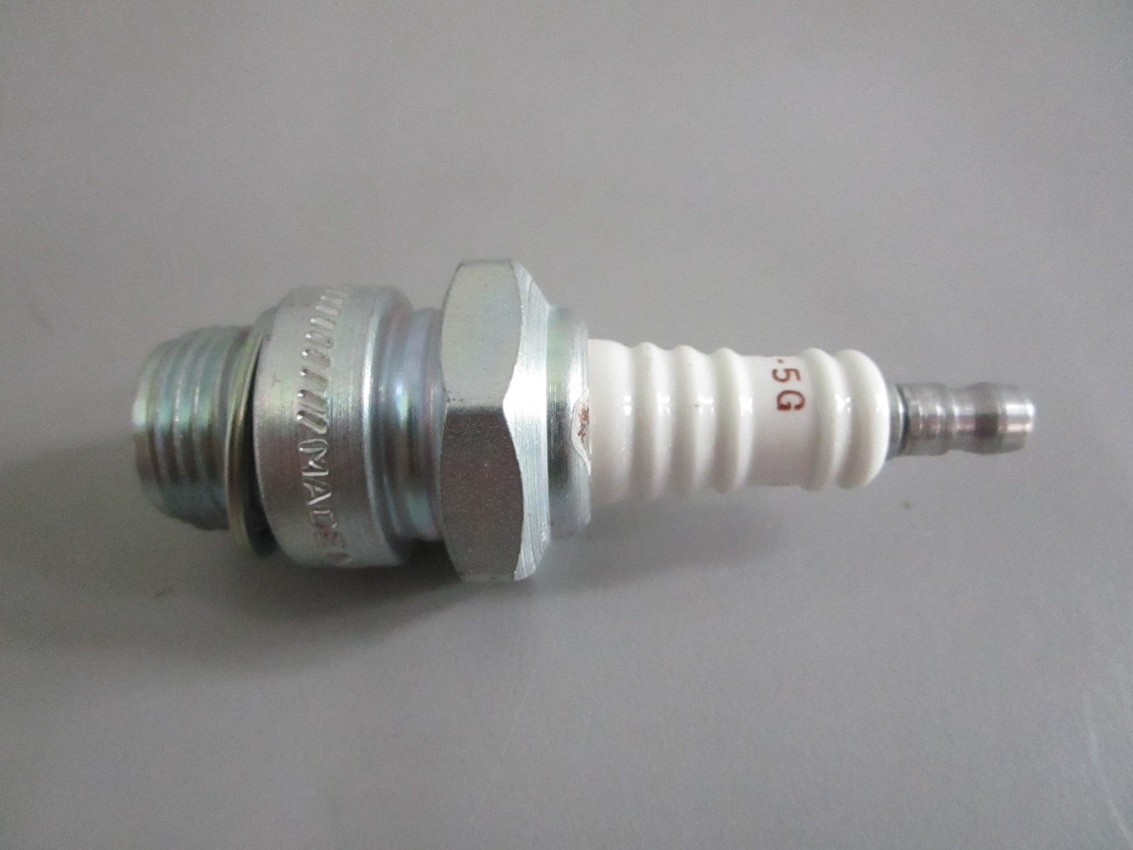 NEW OEM (LOT OF 7) K5G Champion Spark Plug 0820