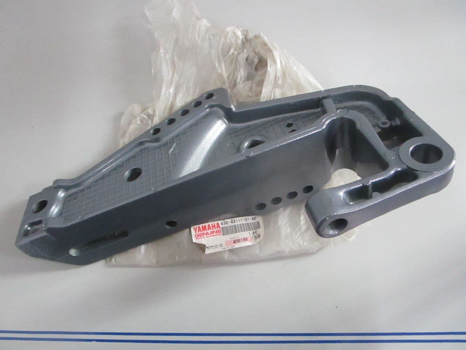 NEW OEM 63D-43111-01-4D Yamaha Clamp Bracket 0820