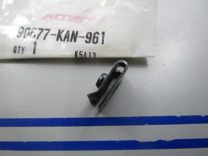 NEW OEM 90677-KAN-961 Honda Nut Clip 0810