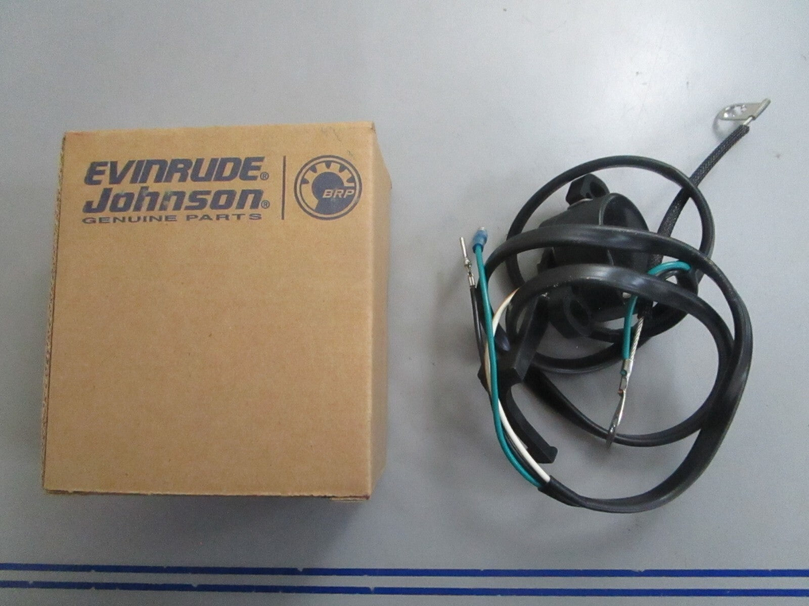 *NEW OEM* 0820 OMC Johnson Evinrude Sending Unit 584176 0584176