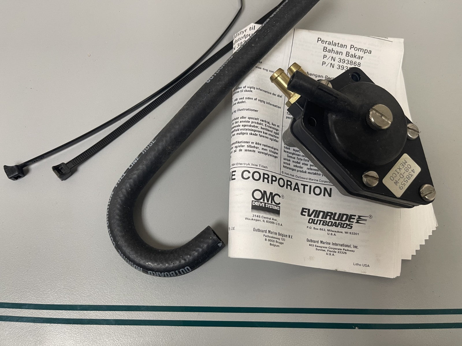 NEW OEM 393870 Johnson Evinrude Fuel Pump Assembly 0670