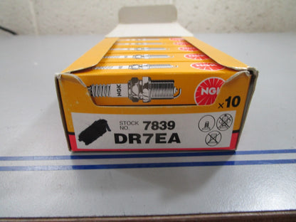 *NEW* (LOT OF 10) 0820 NGK Spark Plug DR7EA