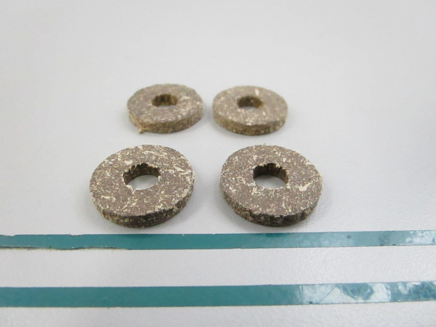 NEW OEM (LOT OF 4) 309723 0309723 OMC Johnson Evinrude Friction Pad 0810