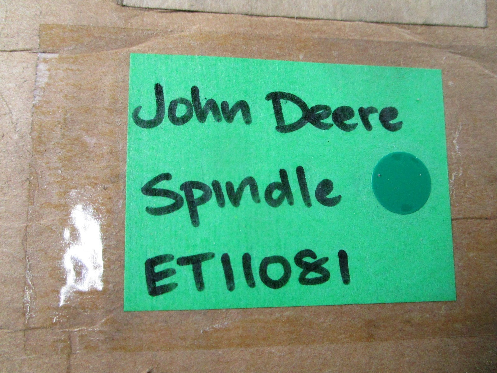 NEW OEM ET11081 John Deere Spindle 0810