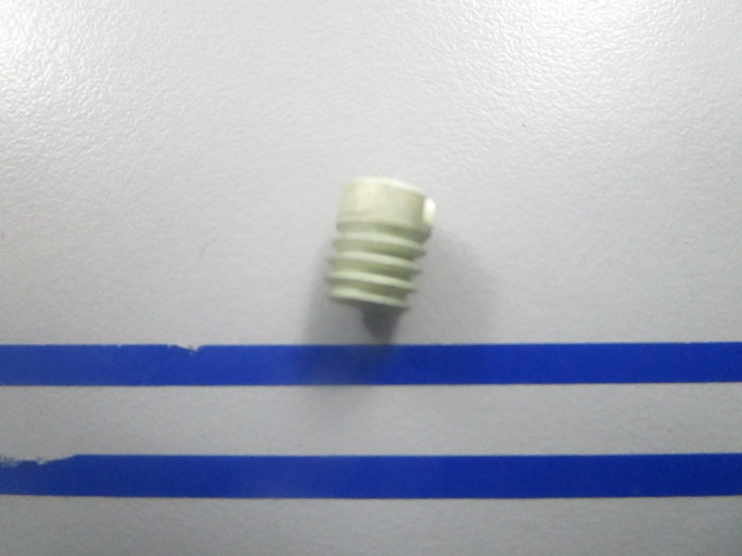 *NEW OEM* 0810 OMC Johnson Evinrude Motor Plug 303125 0303125