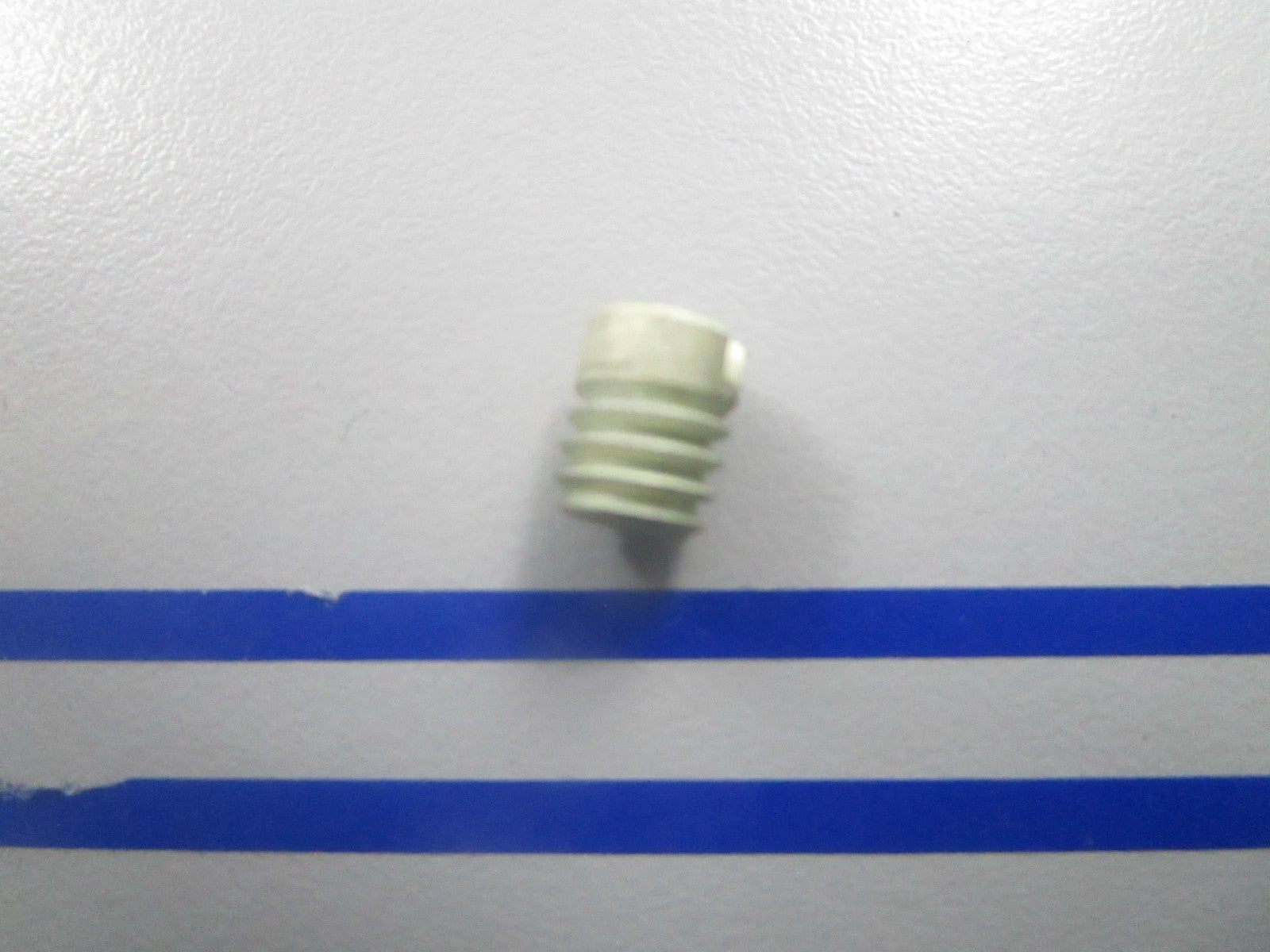 *NEW OEM* 0810 OMC Johnson Evinrude Motor Plug 303125 0303125