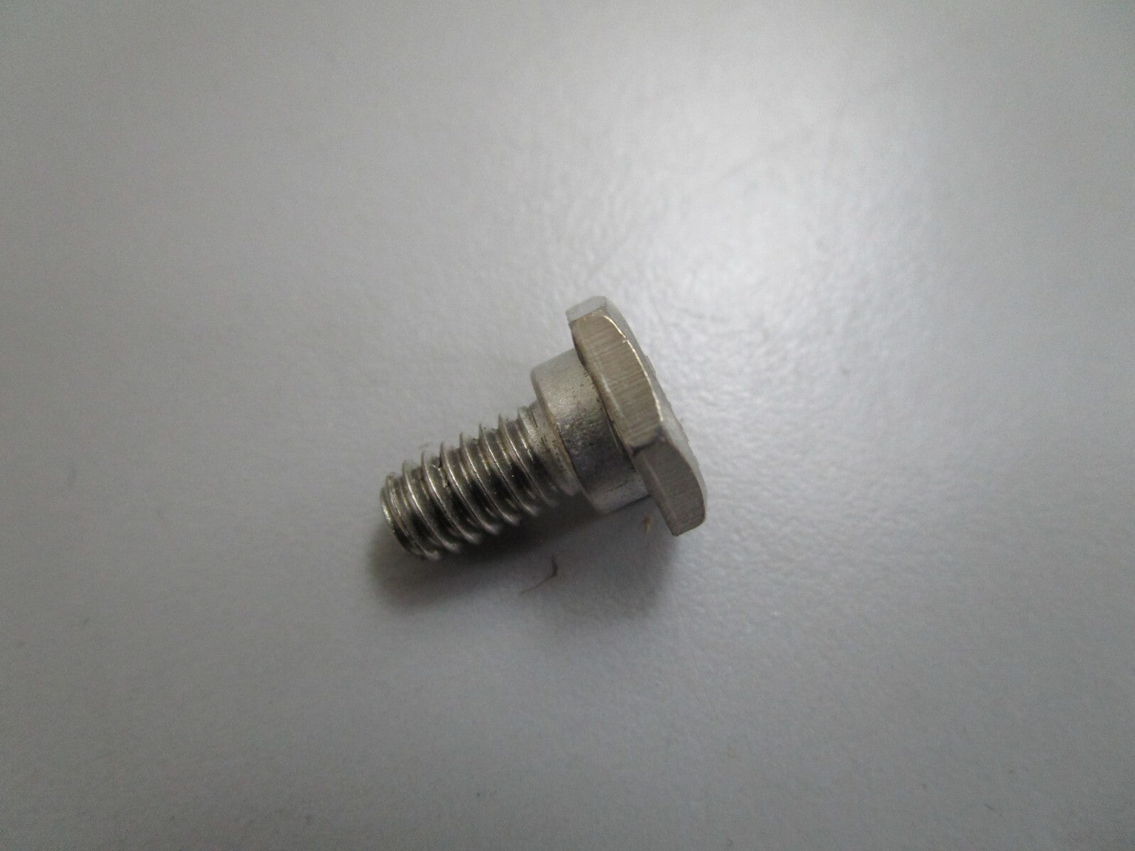 *NEW OEM* 0820 OMC Johnson Evinrude Clamp & Screw 391421 0391421
