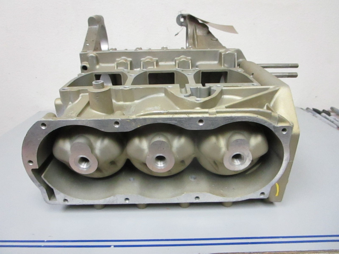 *NEW OEM* 0720 Mercury 65hp Cylinder Crankcase 961-5887 869-6005A3