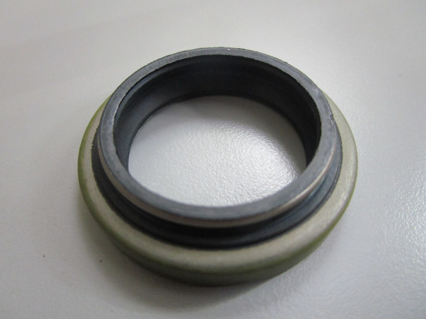 *NEW OEM* 0820 Volvo Penta Oil Seal 3863090