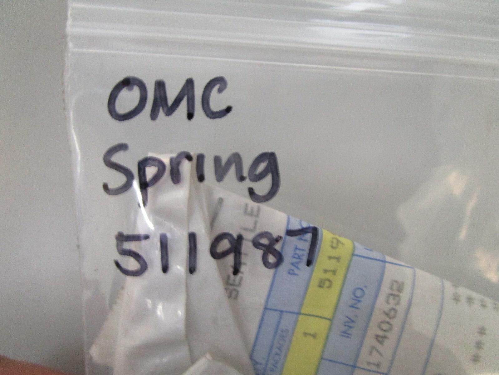 *NEW OEM* (LOT OF 2) 0810 OMC Johnson Evinrude Spring 511987 0511987