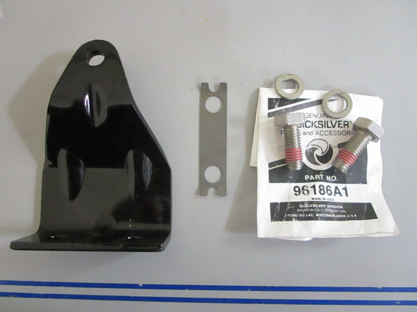 *NEW OEM* 0820 Mercury Quicksilver Attaching Bracket Ay 96186A1