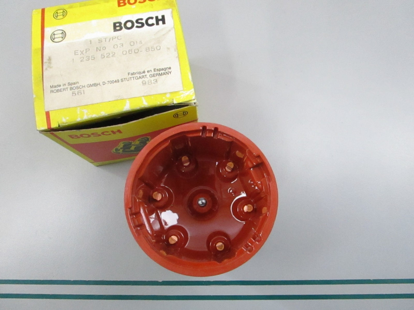 NEW OEM 1235522060 Bosch Distributor Cap 0810