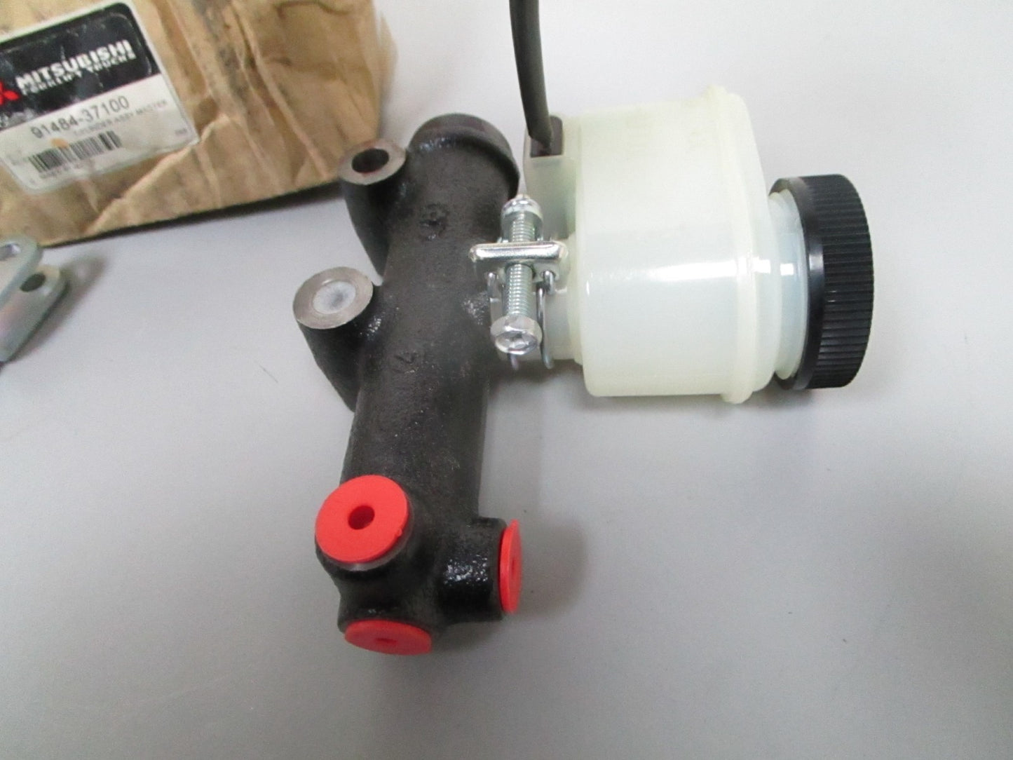 *NEW OEM* 0720 Mitsubishi Caterpillar Forklift Master Cylinder 91484-37100