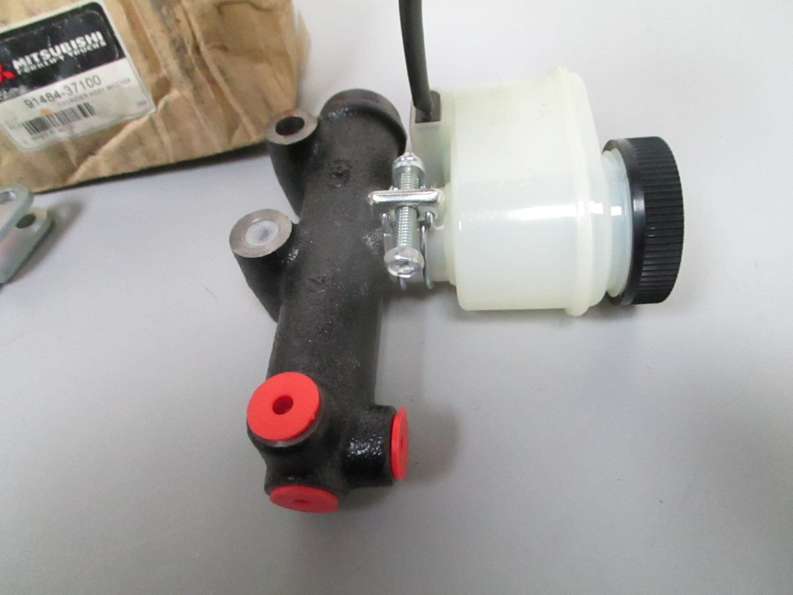 *NEW OEM* 0720 Mitsubishi Caterpillar Forklift Master Cylinder 91484-37100