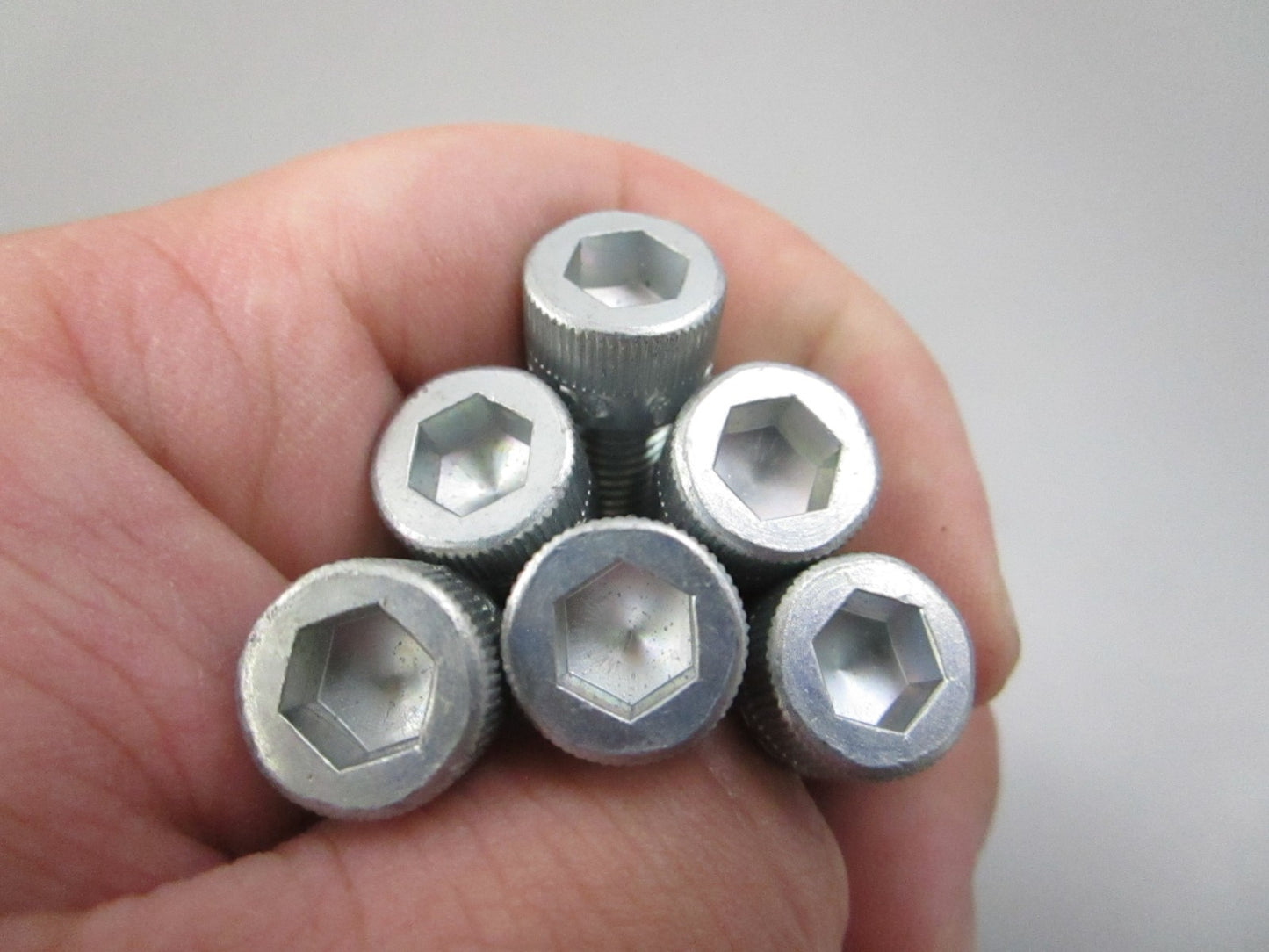 NEW OEM (LOT OF 6) 2698A Harley Davidson Screw 0810