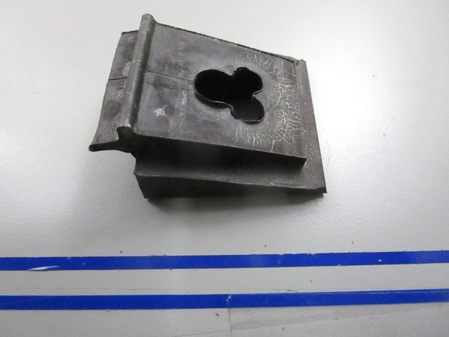 *NEW OEM* 0810 OMC Johnson Evinrude Grommet 332416 0332416