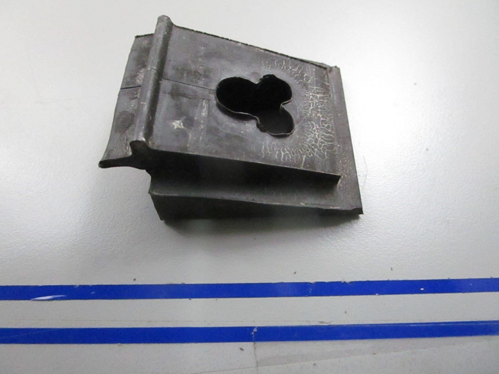 *NEW OEM* 0810 OMC Johnson Evinrude Grommet 332416 0332416