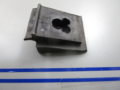 *NEW OEM* 0810 OMC Johnson Evinrude Grommet 332416 0332416