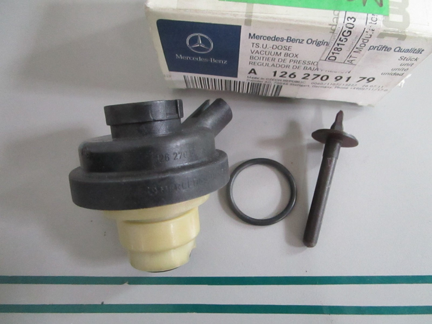 NEW OEM 1262709179 Mercedes-Benz Vacuum Box 0820