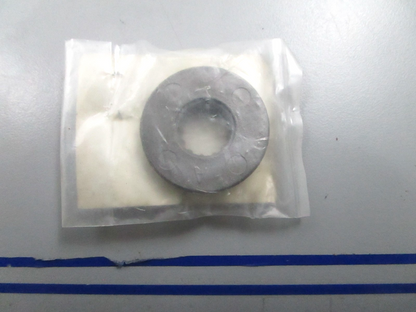 *NEW OEM* 0810 Tohatsu Prop Thrust Holder 369-64231-1 369642311