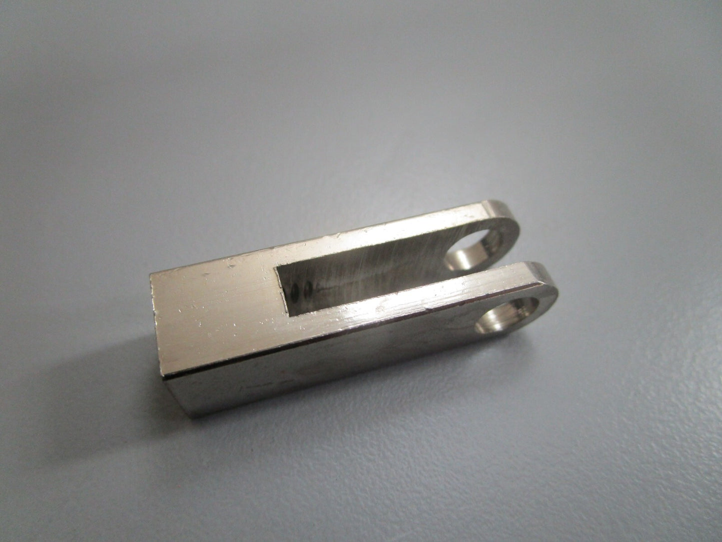 *NEW OEM* 0810 Volvo Penta Fork 3852328