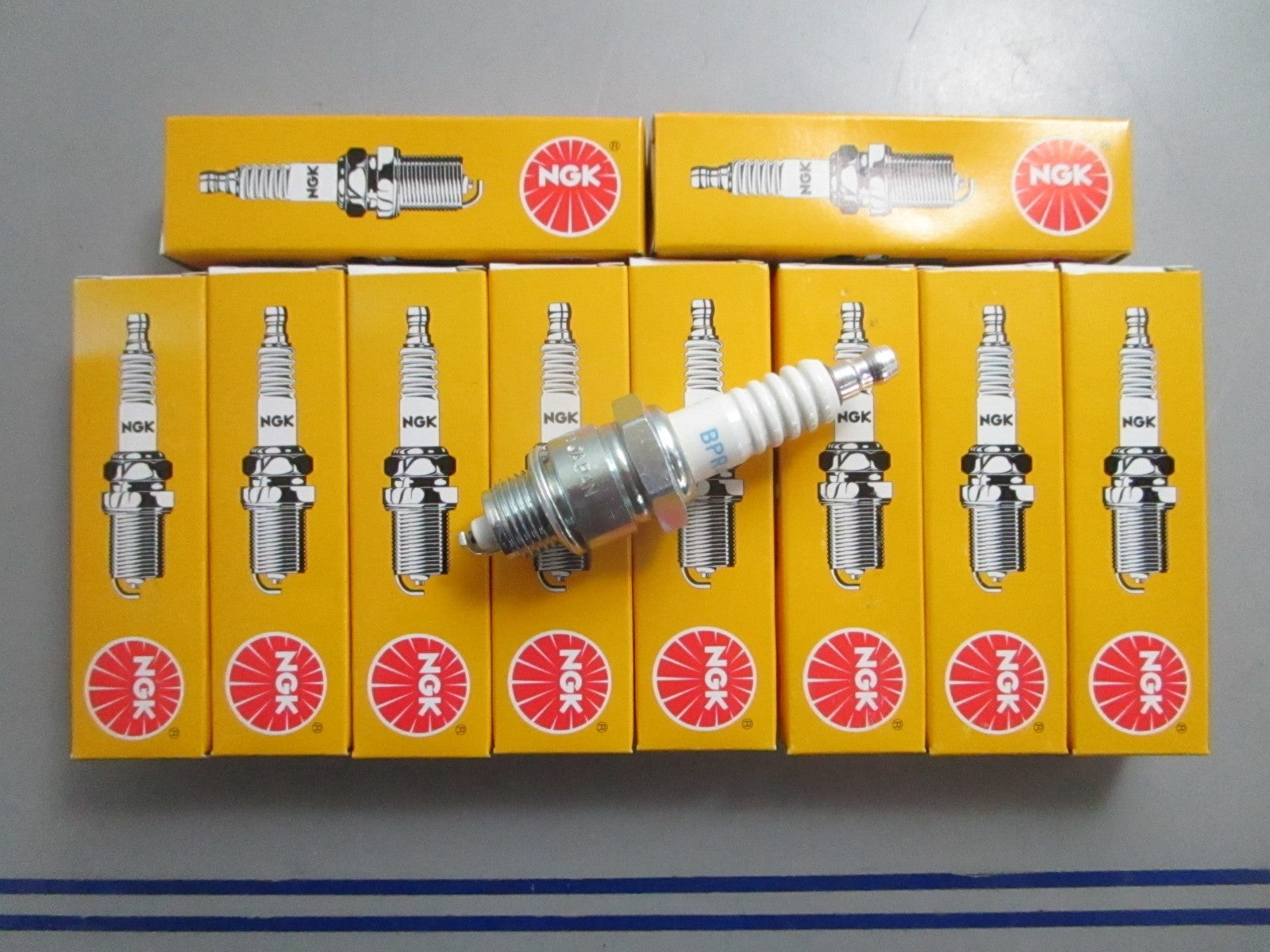 *NEW* (LOT OF 10) 0820 NGK Spark Plug BPR4HS