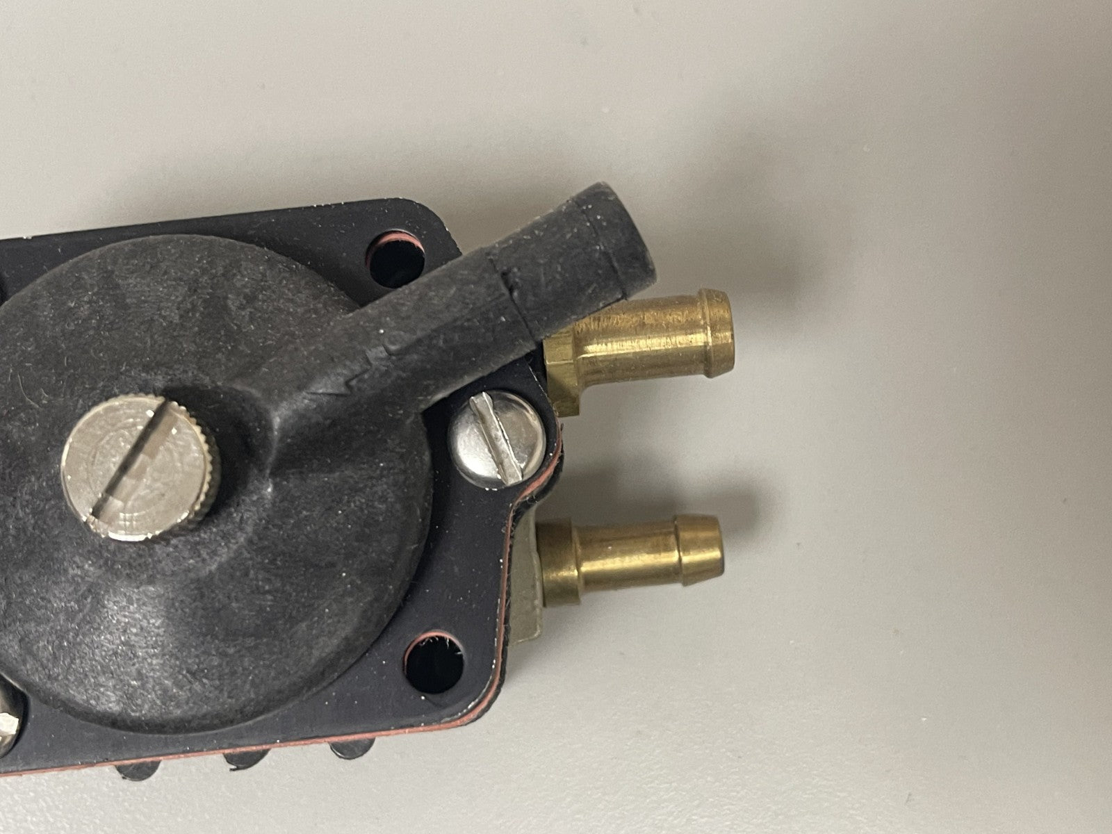 NEW OEM 438559 Johnson Evinrude Fuel Pump 0670